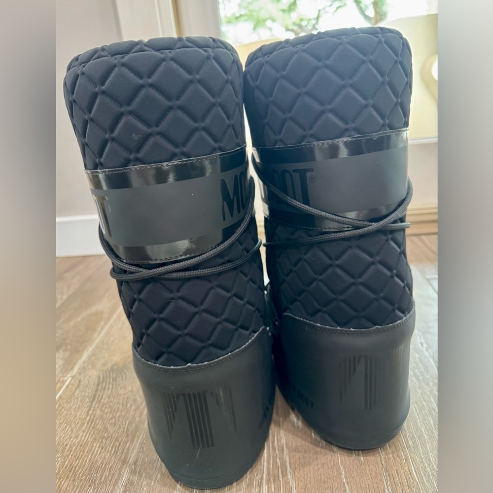 Moon Boot icon Black Quilted Boots 39/41 8-9.5 - Picture 9 of 12